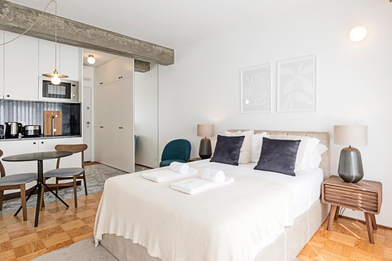 Ceuta Studio Apartments By Lovelystay Порту Экстерьер фото