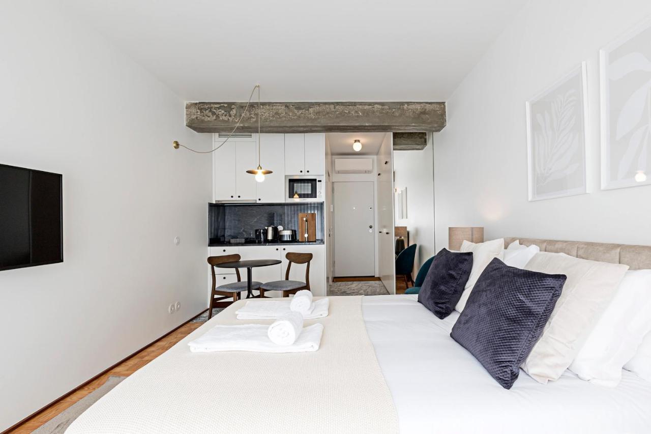 Ceuta Studio Apartments By Lovelystay Порту Экстерьер фото