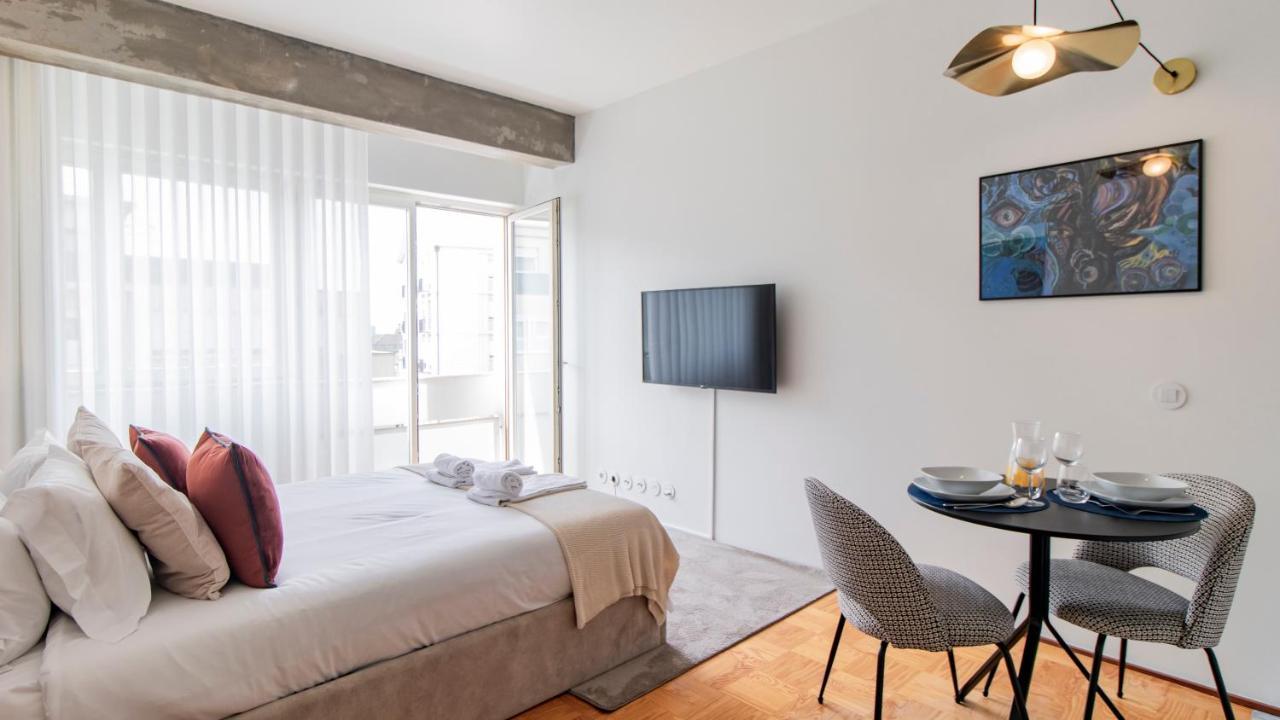 Ceuta Studio Apartments By Lovelystay Порту Экстерьер фото